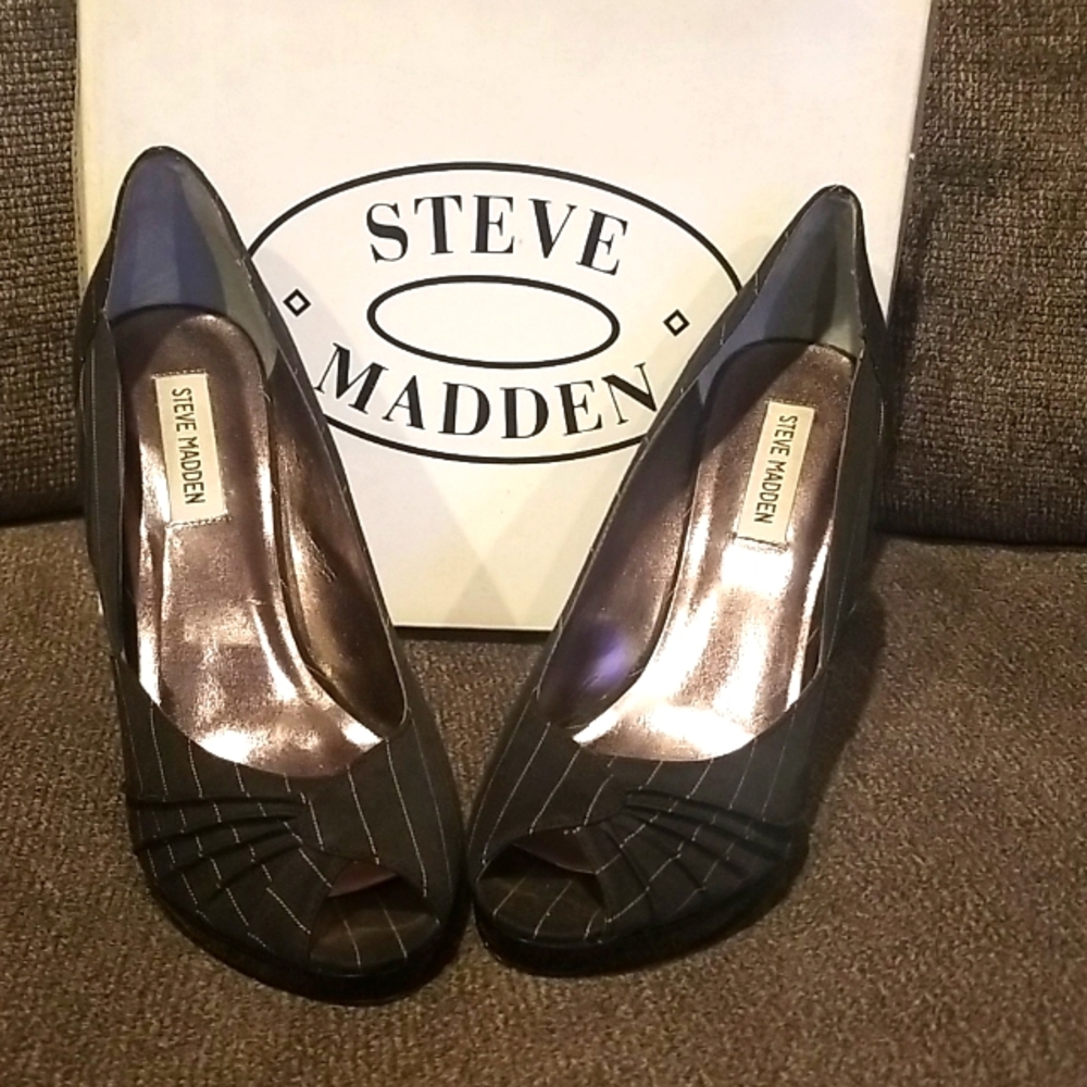 Steve Madden Pin Stripe Peep-toe 5 inch heels